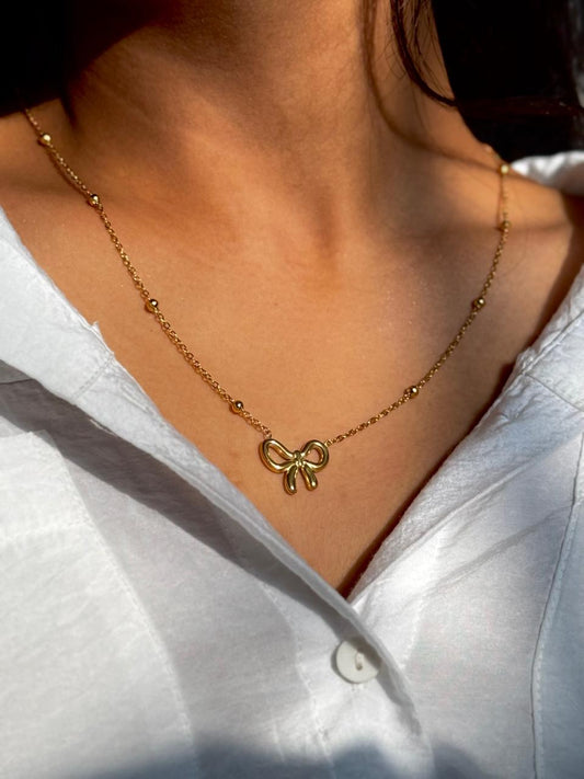 Bow it Necklace